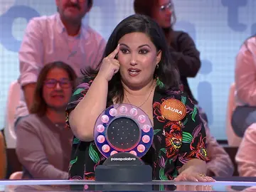 El cómico lapsus de Laura Galán rememorando la confusión viral de ‘The rhythm of the night’ El cómico lapsus de Laura Galán rememorando la confusión viral de ‘The rhythm of the night’