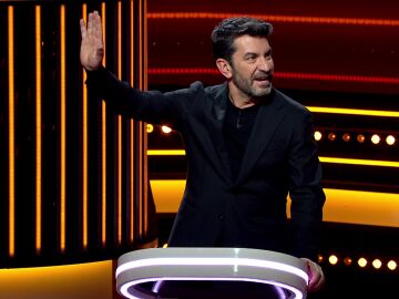 &ldquo;No me mires m&aacute;s&rdquo;: Arturo Valls siente miedo al escuchar la profesi&oacute;n de un concursante