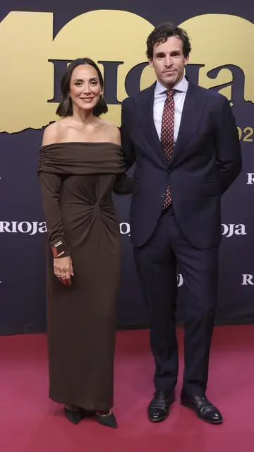 Tamara Falcó e Íñigo Onieva posando para los medios Tamara Falcó e Íñigo Onieva posando para los medios