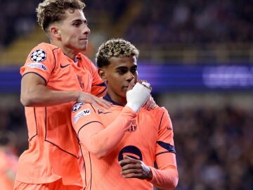 Lamine Yamal celebra un gol ante el Brujas
