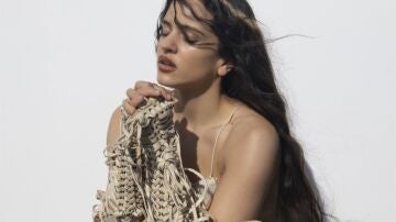 Rosalía canta 'Lux' en 14 idiomas: espiritualidad y una nueva mujer de la mano de la Orquesta Sinfónica de Londres