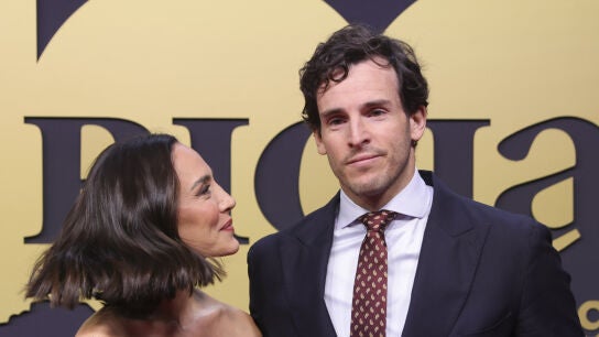 Tamara Falc&oacute; e &Iacute;&ntilde;igo Onieva posando para la prensa