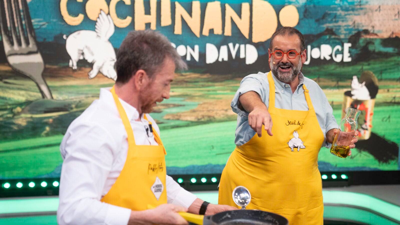 Merluza rebozada 'tres vuelcos', la receta que David de Jorge enseña a Sergio Dalma y Pablo Motos