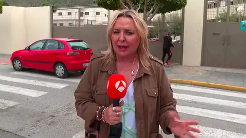 Niño apuñalado en un colegio. Niño apuñalado en un colegio.