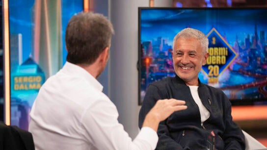 El motivo detr&aacute;s del pendiente de Sergio Dalma: "Fue un descalabro en mi casa"