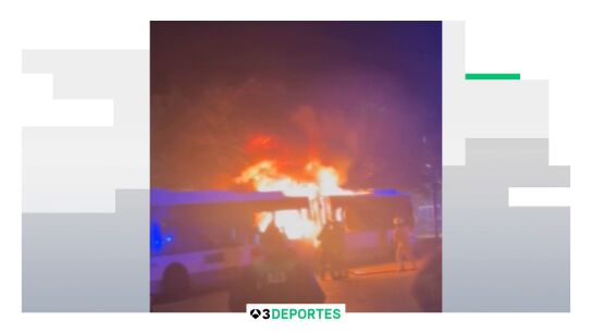 P&aacute;nico en Brujas: un aficionado del Barcelona incendia un autob&uacute;s al encender una bengala dentro del veh&iacute;culo