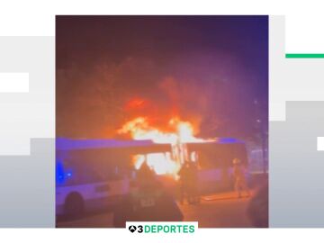 Pánico en Brujas: un aficionado del Barcelona incendia un autobús al encender una bengala dentro del vehículo