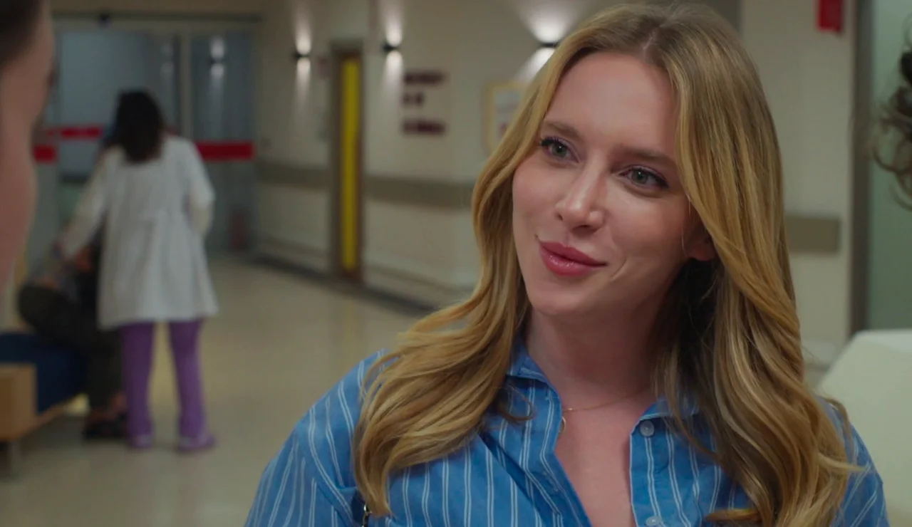 Maral llega al hospital poniendo ojitos a Uras y dejando a Doruk completamente enamorado