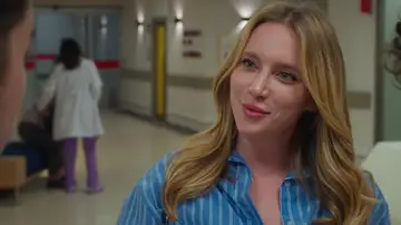 Maral llega al hospital poniendo ojitos a Uras y dejando a Doruk completamente enamorado Maral llega al hospital poniendo ojitos a Uras y dejando a Doruk completamente enamorado