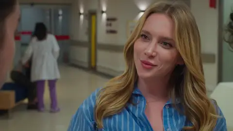 Maral llega al hospital poniendo ojitos a Uras y dejando a Doruk completamente enamorado Maral llega al hospital poniendo ojitos a Uras y dejando a Doruk completamente enamorado