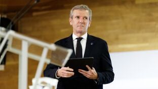 El presidente de la Xunta, Alfonso Rueda, atiende a los medios tras la reuni&oacute;n semanal del Consello de la Xunta. 03/11/2025