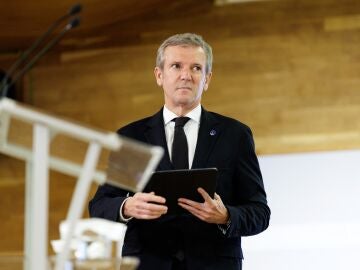 El presidente de la Xunta, Alfonso Rueda, atiende a los medios tras la reunión semanal del Consello de la Xunta.