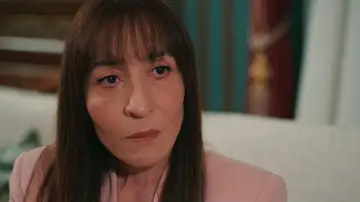 Halis pide a Nukhet que trate su enfermedad en Estados Unidos, ¿aceptará su ayuda y se marchará? Halis pide a Nukhet que trate su enfermedad en Estados Unidos, ¿aceptará su ayuda y se marchará?