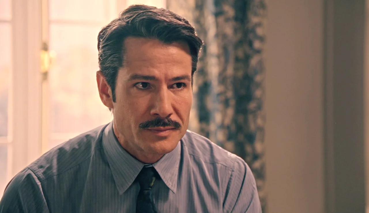 Pelayo se compromete a ocuparse de Eladio... ¡pero se niega a liberarlo!