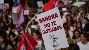 Manifestaci&oacute;n contra el acoso escolar en memoria de Sandra Pe&ntilde;a