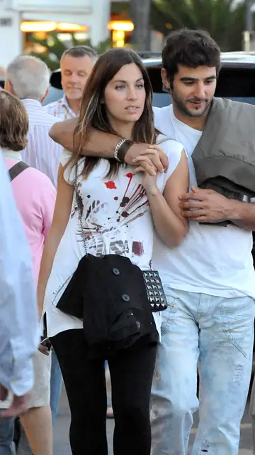 Antonio Velázquez y Leire Martínez por la calle Antonio Velázquez y Leire Martínez por la calle