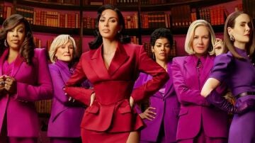 All's Fair (Todas las de la ley) con Kim Kardashian, Naomi Watts, Niecy Nash-Betts, Teyana Taylor, Matthew Noszka, Sarah Paulson y Glenn Close All's Fair (Todas las de la ley) con Kim Kardashian, Naomi Watts, Niecy Nash-Betts, Teyana Taylor, Matthew Noszka, Sarah Paulson y Glenn Close