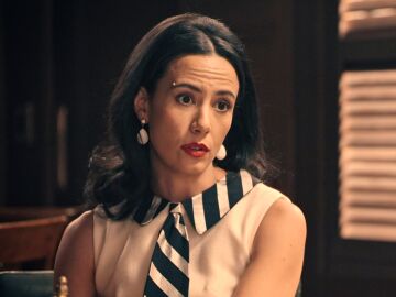 Cloe le exige a Tasio que despida a la mitad de la plantilla... ¡Es una orden de Brossard! 