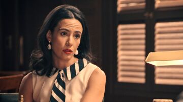 Cloe le exige a Tasio que despida a la mitad de la plantilla... ¡Es una orden de Brossard! 