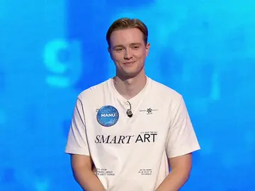 Manu sale ‘coronado’ con su nuevo poema de despedida para los invitados de Pasapalabra Manu sale ‘coronado’ con su nuevo poema de despedida para los invitados de Pasapalabra