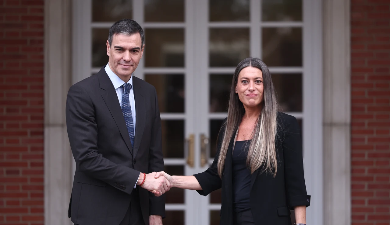 El presidente del Gobierno, Pedro Sánchez, recibe a la portavoz de Junts en el Congreso, Miriam Nogueras, en el Palacio de la Moncloa