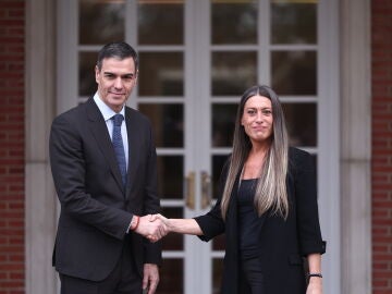 El presidente del Gobierno, Pedro S&aacute;nchez, recibe a la portavoz de Junts en el Congreso, Miriam Nogueras, en el Palacio de la Moncloa