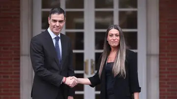 El presidente del Gobierno, Pedro Sánchez, recibe a la portavoz de Junts en el Congreso, Miriam Nogueras, en el Palacio de la Moncloa El presidente del Gobierno, Pedro Sánchez, recibe a la portavoz de Junts en el Congreso, Miriam Nogueras, en el Palacio de la Moncloa