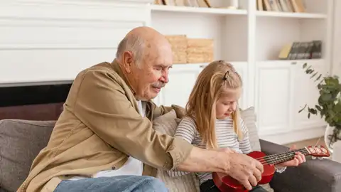 NO USAR CINFA | Un abuelo con su nieta NO USAR CINFA | Un abuelo con su nieta