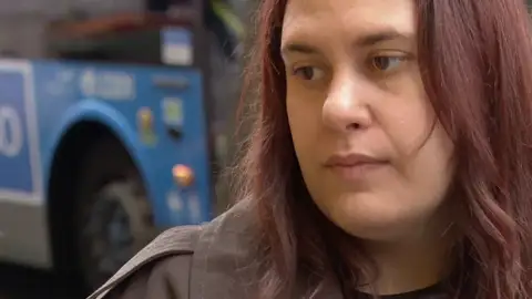 Trabajadora acude al Banco de Alimentos Trabajadora acude al Banco de Alimentos