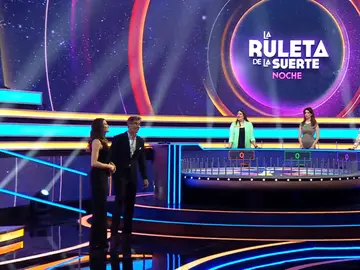 Laura Moure y Jorge Fernández en La ruleta de la suerte noche Laura Moure y Jorge Fernández en La ruleta de la suerte noche