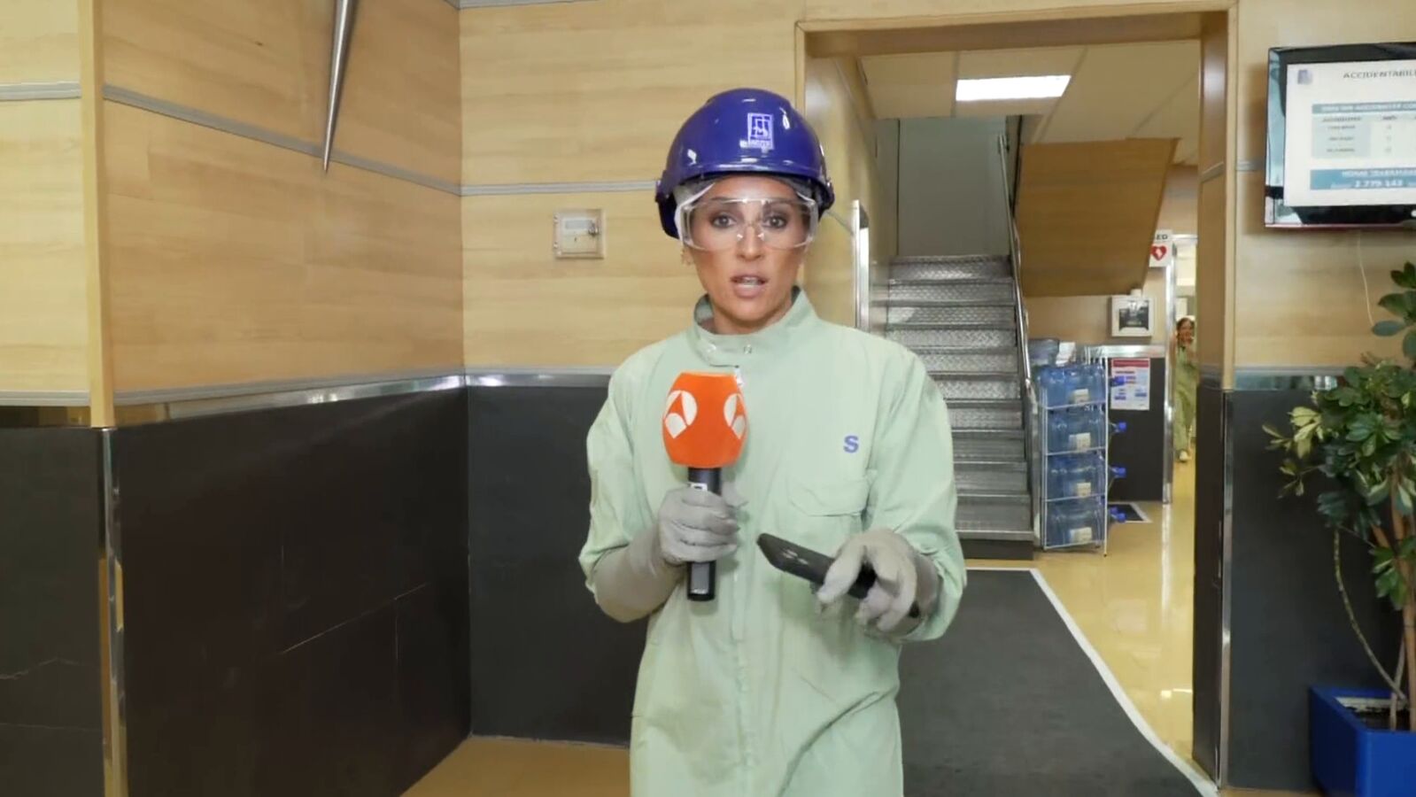 Por primera vez un equipo de televisión accede al reactor de Almaraz, así lo ha vivido Lorena García