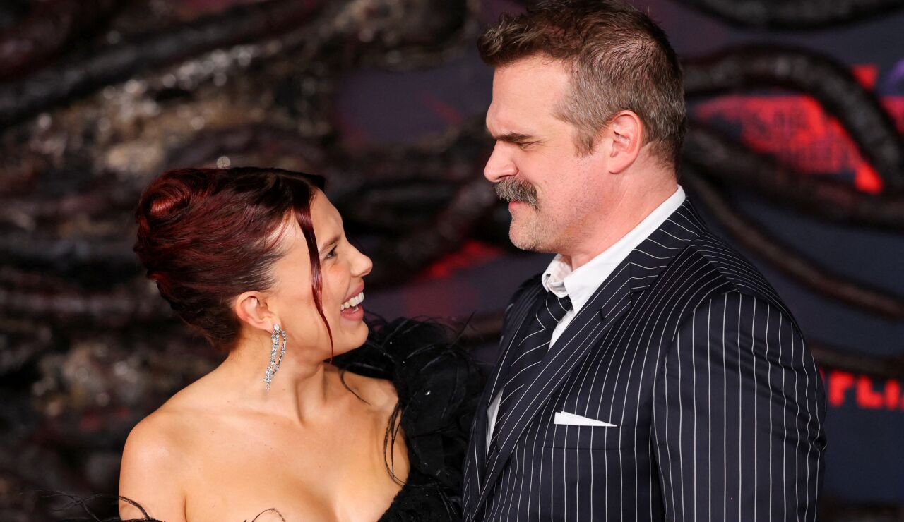 Millie Bobby Brown y David Harbour