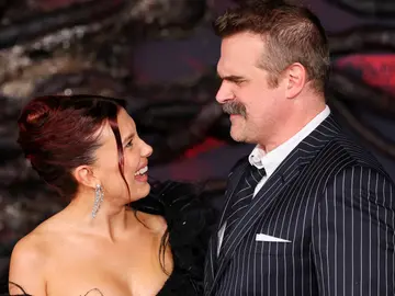 Millie Bobby Brown y David Harbour Millie Bobby Brown y David Harbour