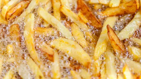Freír patatas Freír patatas