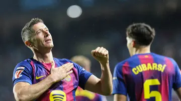 Lewandowski celebra uno de sus tres goles en Balaídos Lewandowski celebra uno de sus tres goles en Balaídos