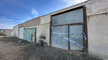 Lugar precintado por la policía nacional donde el sábado se atrincheró un hombre en Isla Mayor (Sevilla) Lugar precintado por la policía nacional donde el sábado se atrincheró un hombre en Isla Mayor (Sevilla)