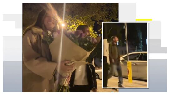 Messi se 'cuela' en el v&iacute;deo de una pareja en plena calle en Barcelona