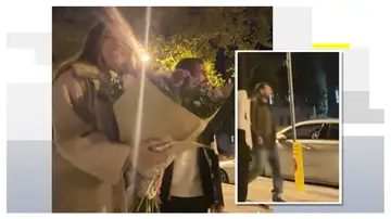 Messi se 'cuela' en el vídeo de una pareja en plena calle en Barcelona Messi se 'cuela' en el vídeo de una pareja en plena calle en Barcelona