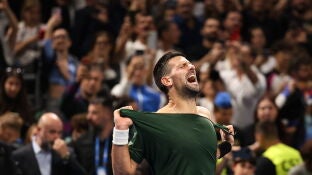 Novak Djokovic celebra su victoria ante Musetti en la final del ATP250 de Atenas