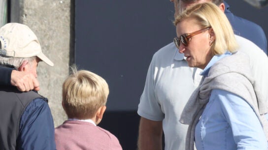 Mar&iacute;a Zurita, con su hijo y su t&iacute;o, el rey Juan Carlos