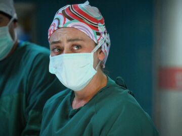Bahar demuestra a Harun que es una gran doctora en una operaci&oacute;n imposible 