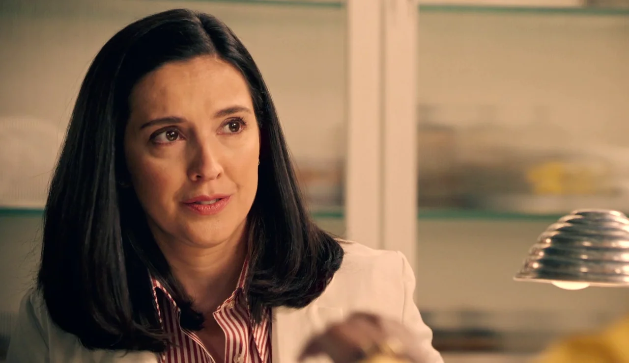 Cloe anuncia a Luz un nuevo cambio en la fábrica: ¡quiere que despida a Begoña del dispensario!