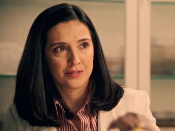 Cloe anuncia a Luz un nuevo cambio en la f&aacute;brica: &iexcl;quiere que despida a Bego&ntilde;a del dispensario! 