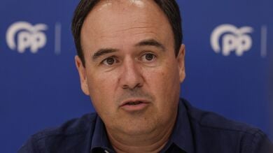 Pérez Llorca presenta su candidatura para suceder a Mazón