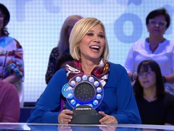 Carla Hidalgo deja a Roberto Leal con la boca abierta bailando a lo Kylie Minogue