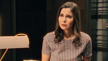 Begoña le propone a Damián adoptar a Julia, pero a él no le sienta muy bien