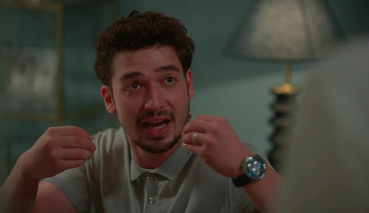 Seren y Uras se enfrentan como nunca: ella lo acusa de infidelidad y le devuelve el anillo