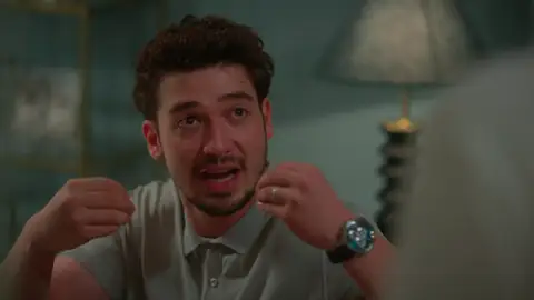 Seren y Uras se enfrentan como nunca: ella lo acusa de infidelidad y le devuelve el anillo Seren y Uras se enfrentan como nunca: ella lo acusa de infidelidad y le devuelve el anillo