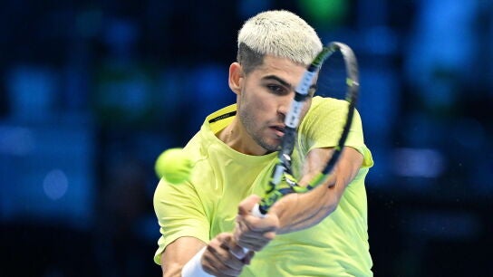 Carlos Alcaraz, en acci&oacute;n en las Nitto ATP Finals en Tur&iacute;n