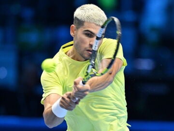 Carlos Alcaraz, en acción en las Nitto ATP Finals en Turín